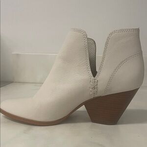 FRYE AND CO. Cream Ankle Booties